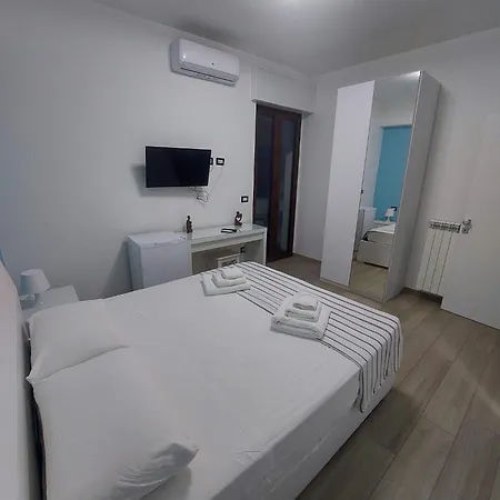 Tra Scirocco E Tramontana Alojamento de Acomodação e Pequeno-almoço 3*