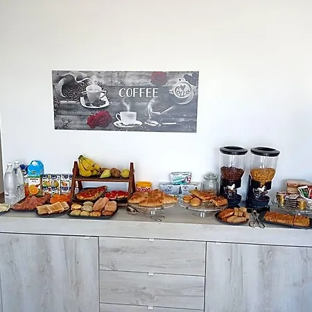Alojamento de Acomodação e Pequeno-almoço Tra Scirocco E Tramontana 3*